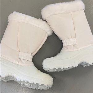 Tundra Women’s Snowboots size 6